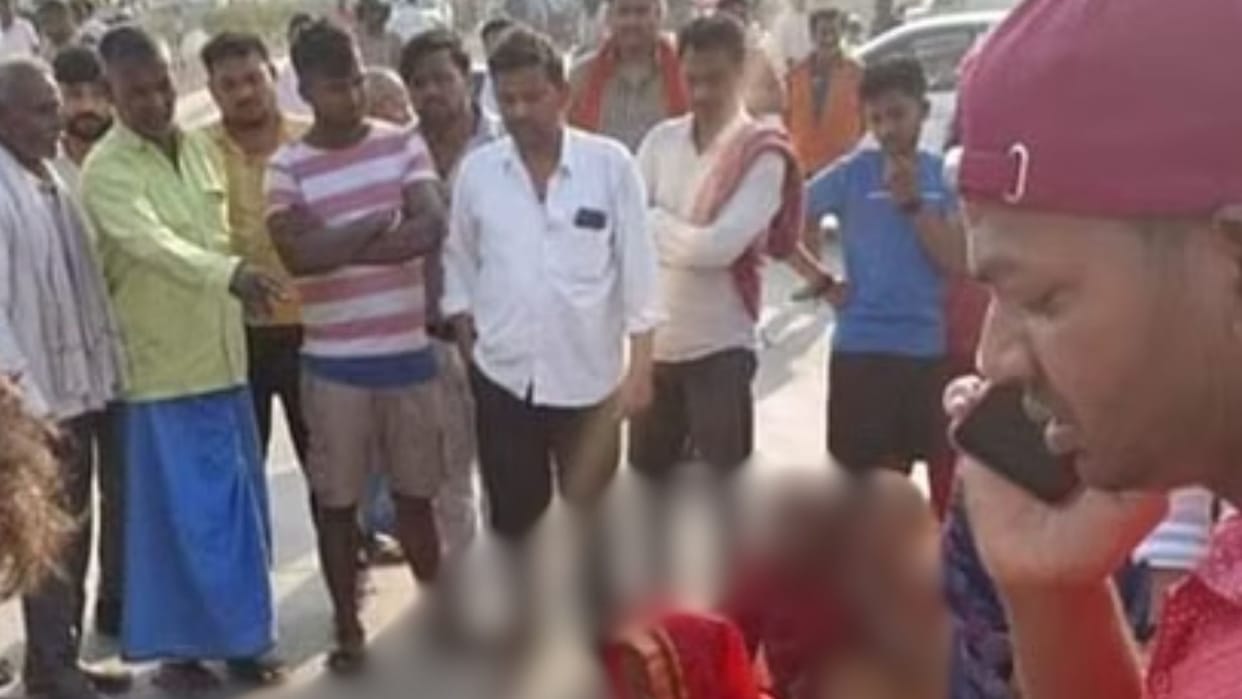 Families of newspaper distributors got help of  Five lakh Rupees each