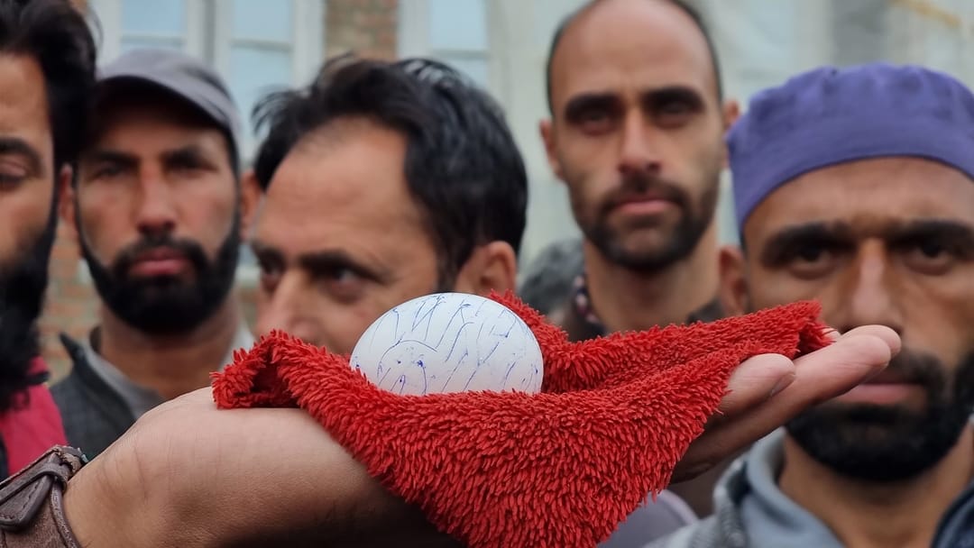 Egg donate for mosque construction fetches over Rs 2 lakhs 26 thousands in auction in Sopore baramulla kashmir