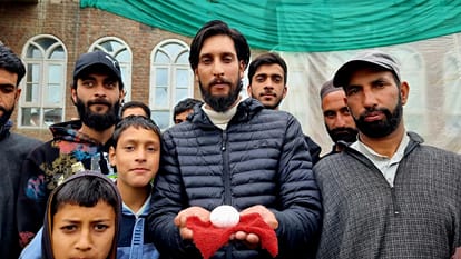 Egg donate for mosque construction fetches over Rs 2 lakhs 26 thousands in auction in Sopore baramulla kashmir