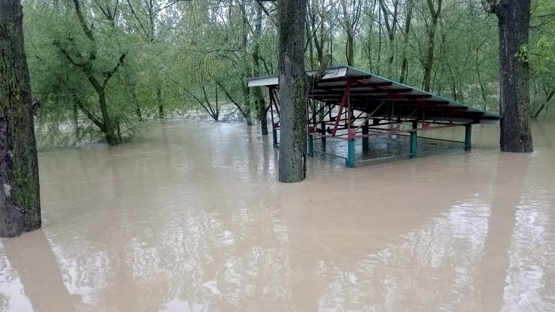 Incessant rains in jammu kashmir Schools upto 8th standard to remain closed in Kupwara