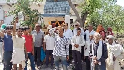 Opposition to opening of liquor vend near temple