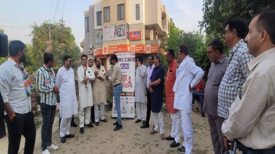 People said Hema Malini five years are not visible in Mathura cuts wheat during elections