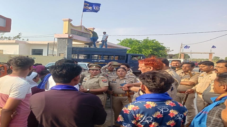 Tension over installation of Baba Saheb flag on Panchayat Bhavan