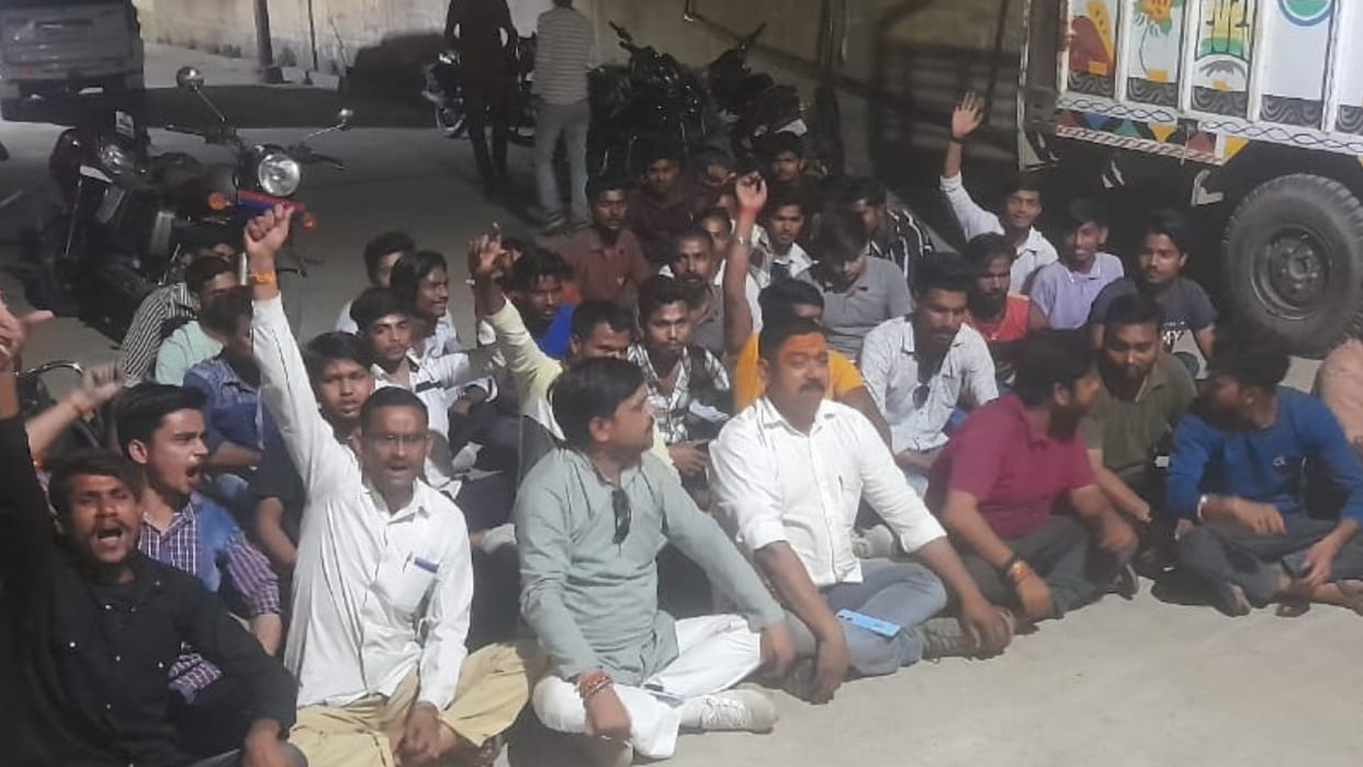Alleging indecency on inspector workers of Hindu organisations protest outside police station in Bareilly