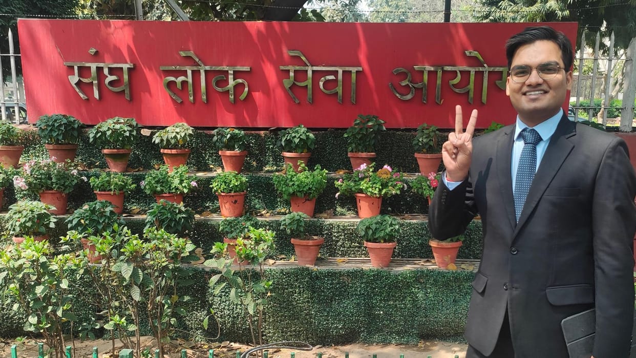 Rishabh Bhatt of Bhadohi hoisted the flag in UPSC exam
