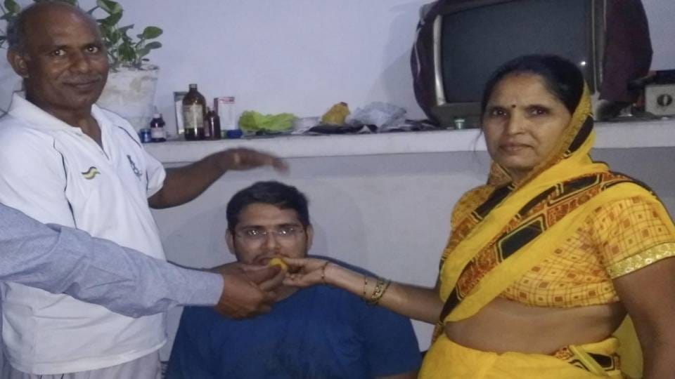 UPSC Result: firozabad retired soldier son Sachin Rathore achieved success in UPSC