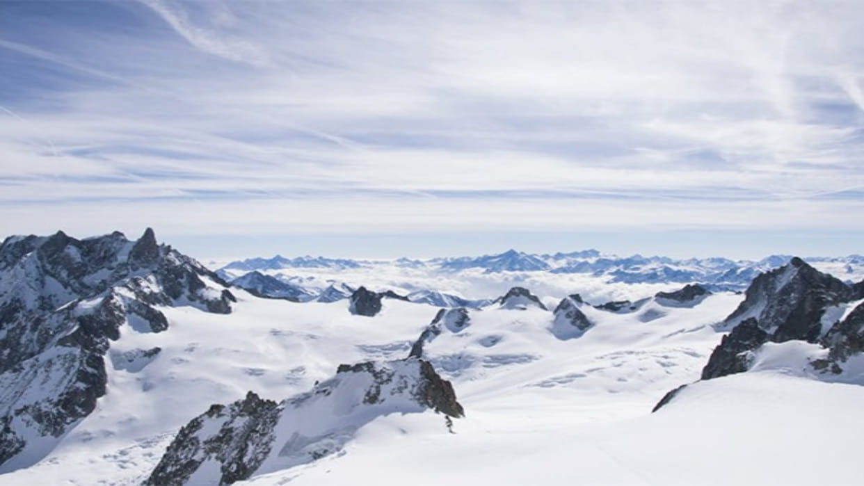 Space Mysteries getting buried in Antarctica ice more than five thousand meteorites buried