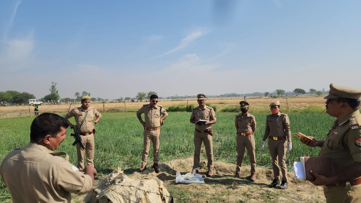 Shravasti News: Woman's body found in the field, husband and his friend accused of murder