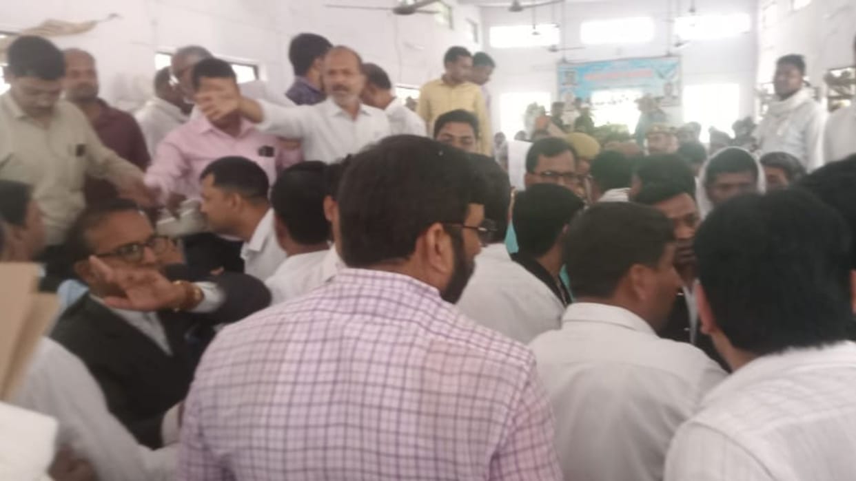 plaintiff beat lawyer in the Azamgarh court