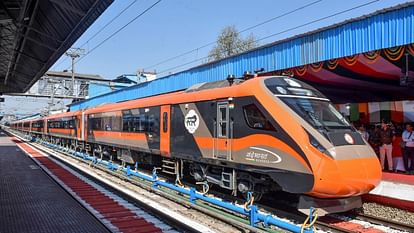 Mini Vande Bharat Express train of 8 coach will run from Varanasi to Howrah