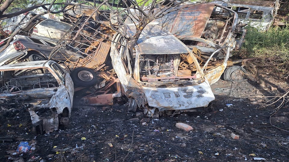 Junk vehicles caught fire due to electrical spark