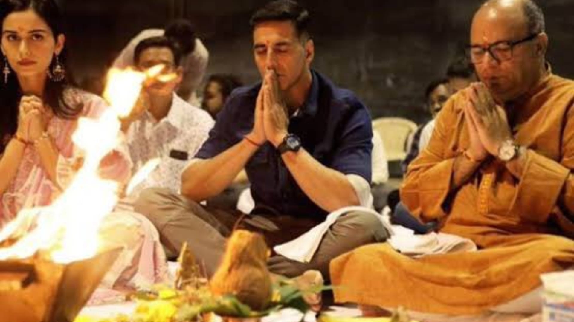 Bollywood Celebrities visited kashi vishwanath dham temple for film success Ranveer Singh Kriti Akshay Shilpa