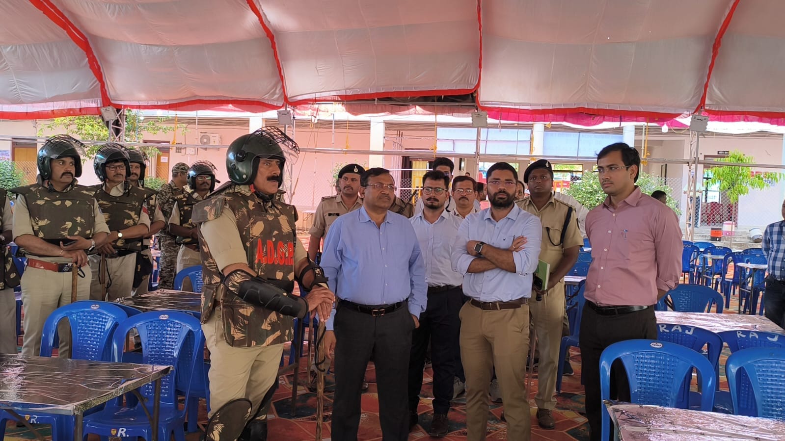 अनूपपुर में चुनाव संबंधी कार्यों का जायजा लेने पहुंचे कमिश्नर