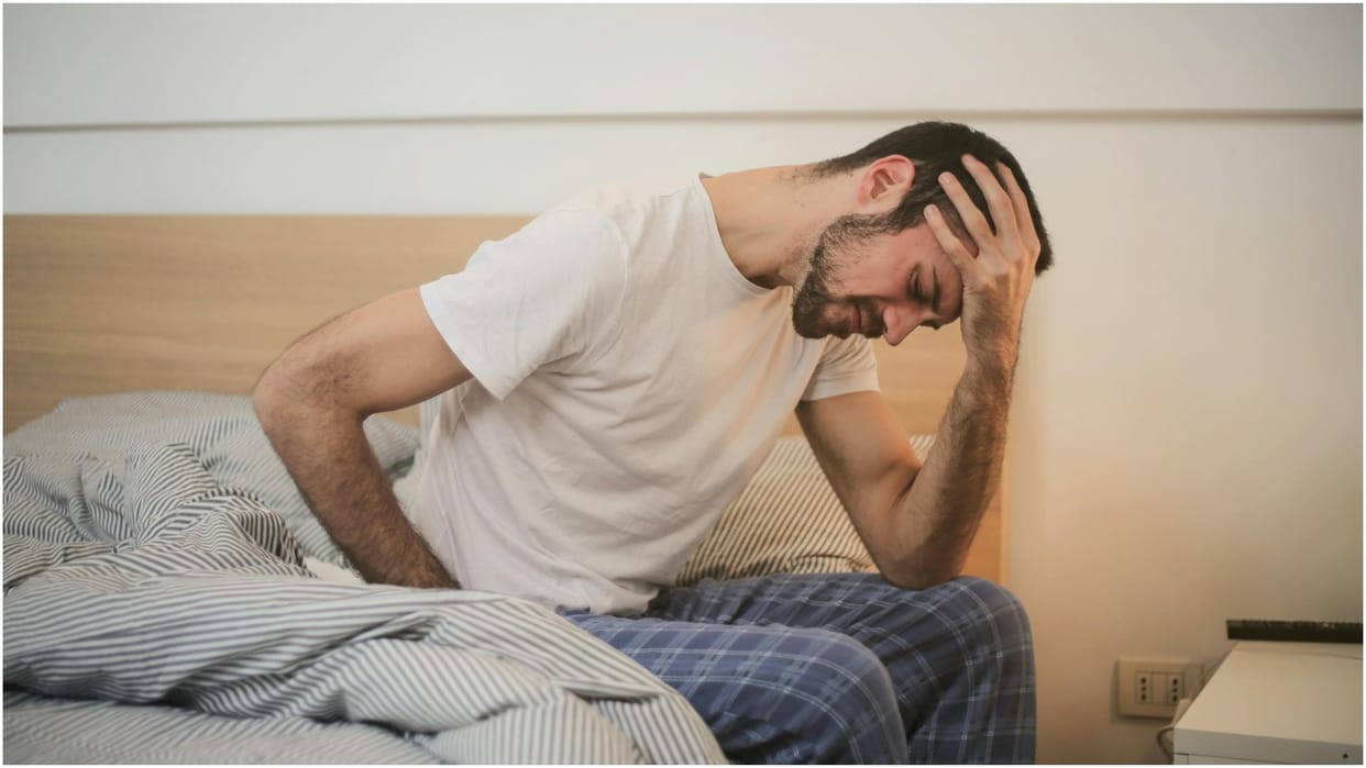 Back Pain Symptoms Slip Disc Cause Treatment And Precautions in hindi