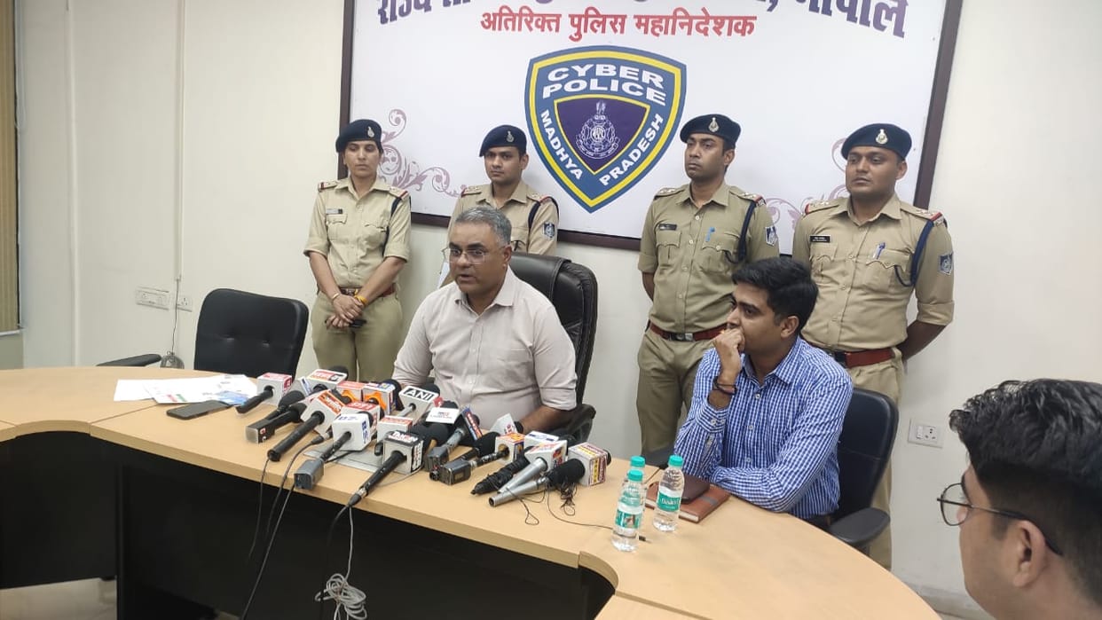 MP News: 20 thousand fake voter IDs and Aadhar cards made from the website of 10th pass fraudster of Bihar