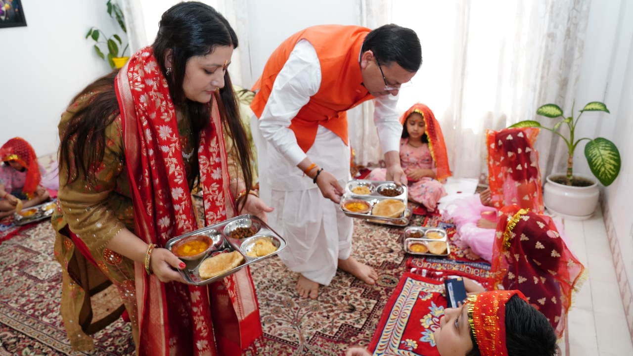 Ram Navami CM Dhami along with his wife performed Kanya Pujan at his residence Dehradun Uttarakhand News