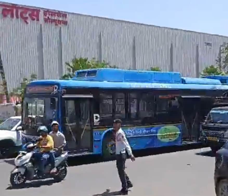 Delhi Pollution GRAP Stage 3 restrictions revoked BS-3 Petrol, BS-4 Diesel car ban in Delhi Latest News