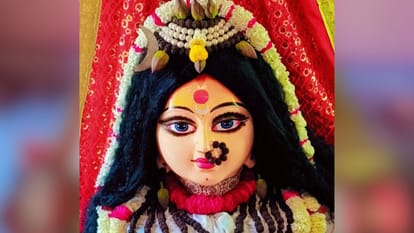 only one temple is in Kashi where Lord Shiva is decorated in nine Durgas