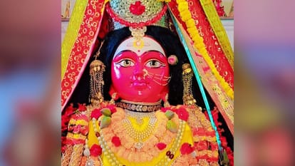 only one temple is in Kashi where Lord Shiva is decorated in nine Durgas