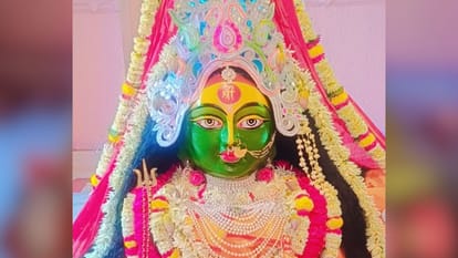 only one temple is in Kashi where Lord Shiva is decorated in nine Durgas
