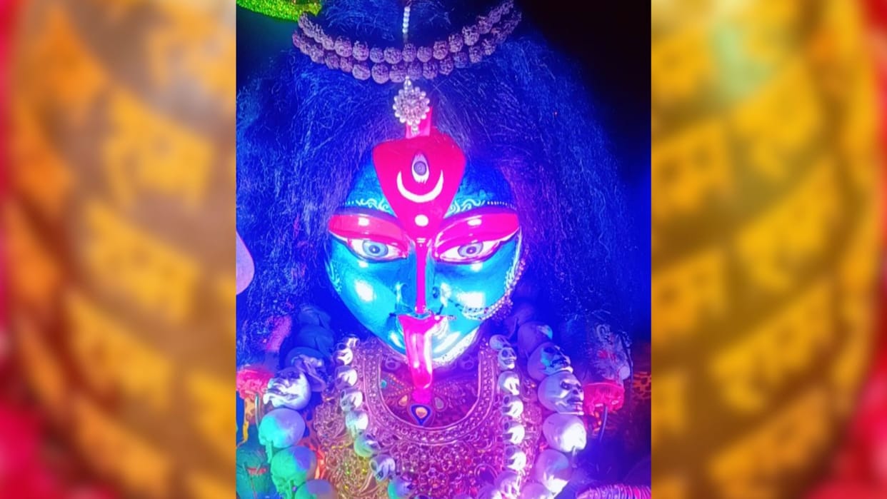 only one temple is in Kashi where Lord Shiva is decorated in nine Durgas