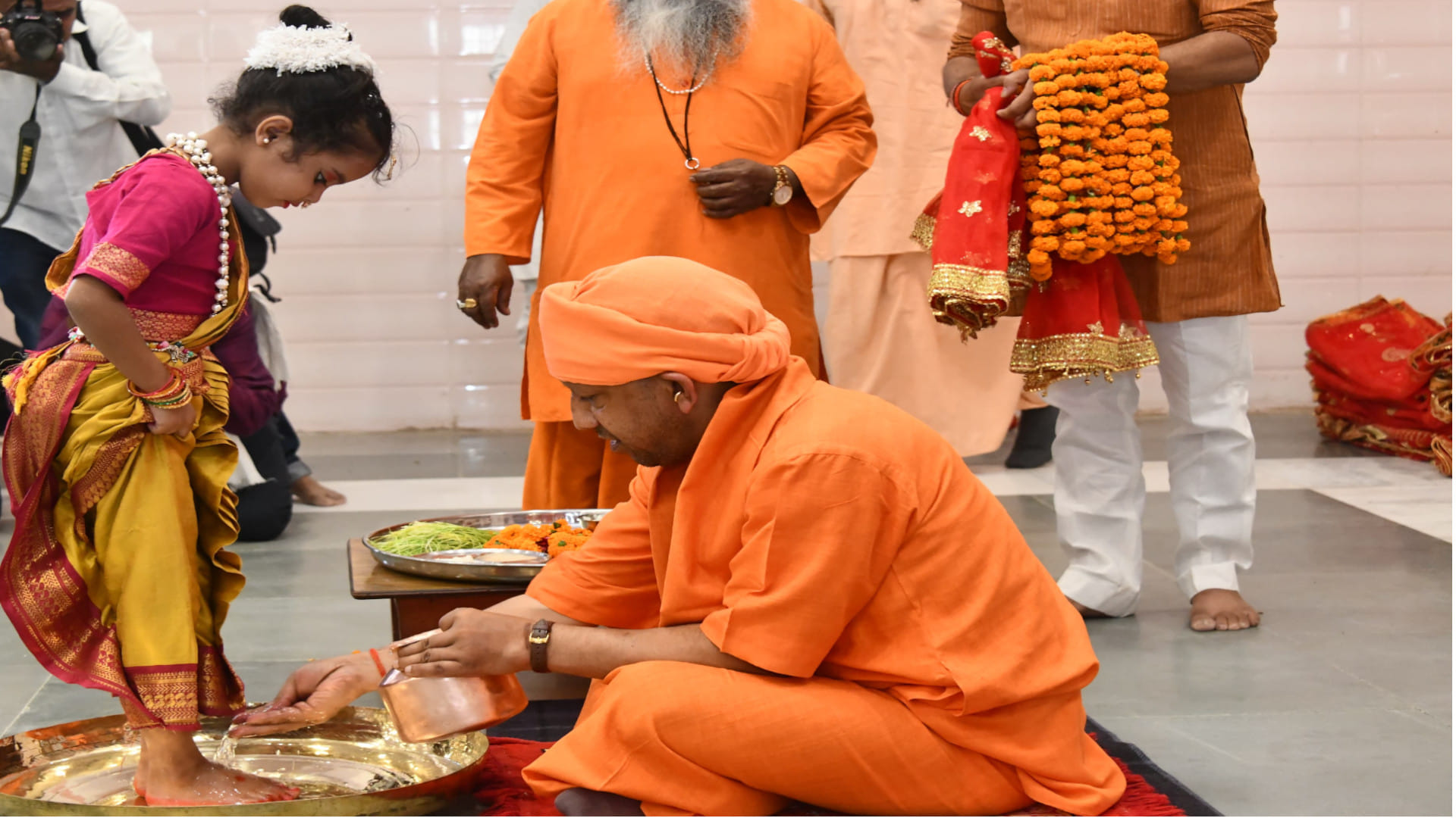 Gorakhpur, CM Yogi worshiped nine girls in Gorakhnakh temple and fed them with his own hands.