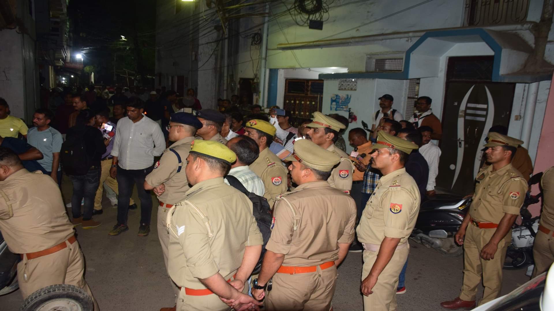 Both had committed suicide in Prayagraj female constable had consumed poison constable hanged herself