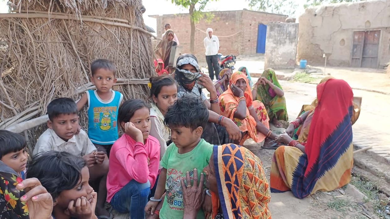 Woman committed suicide by hanging herself in Hardoi