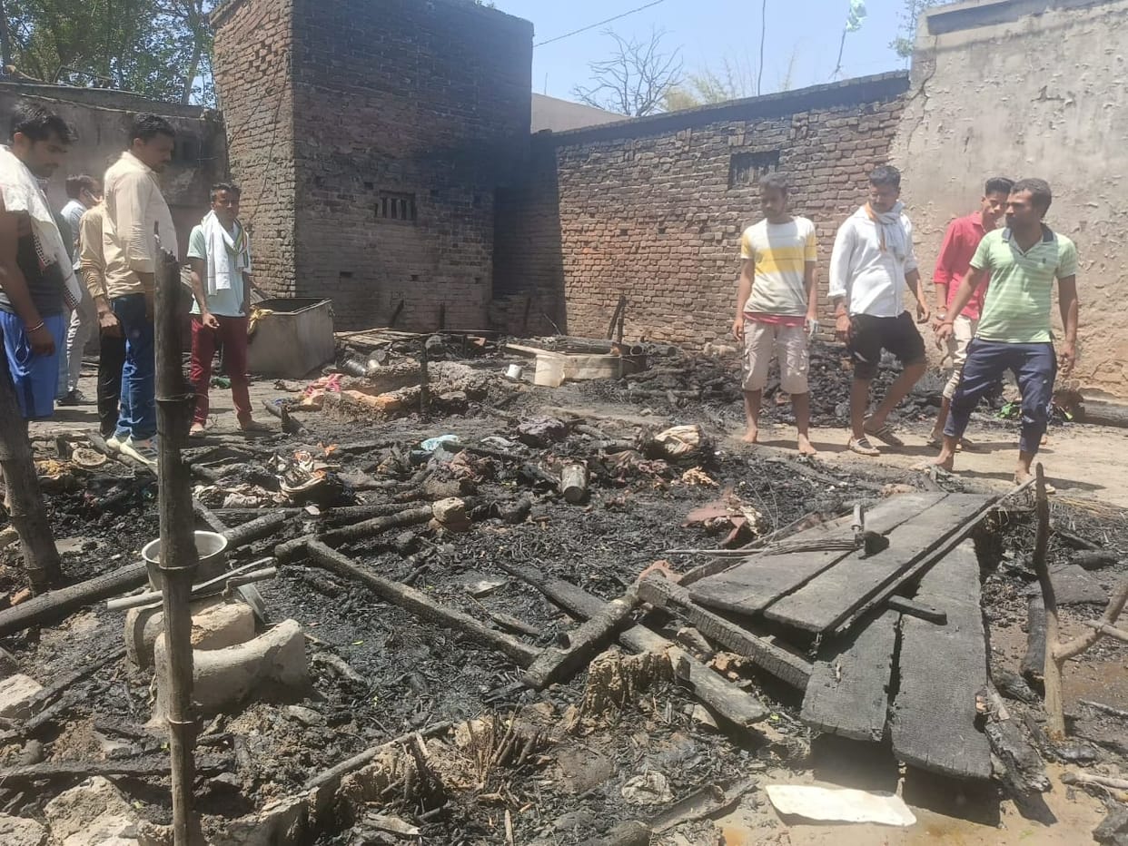 20 houses burned down in a village of Gonda.