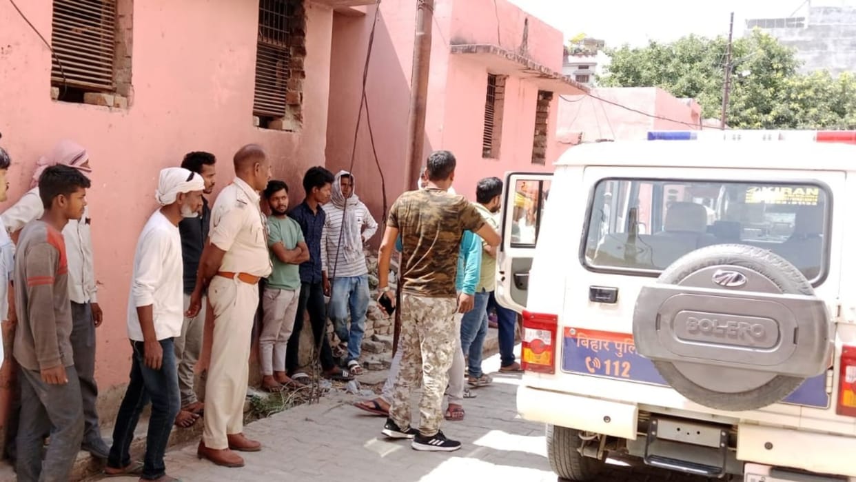 out of control jeep overturned in ballia three died and two critically injured