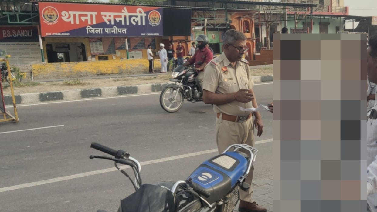 Haryana: Police recovered Rs 3 and half lakh from the vehicle on UP border