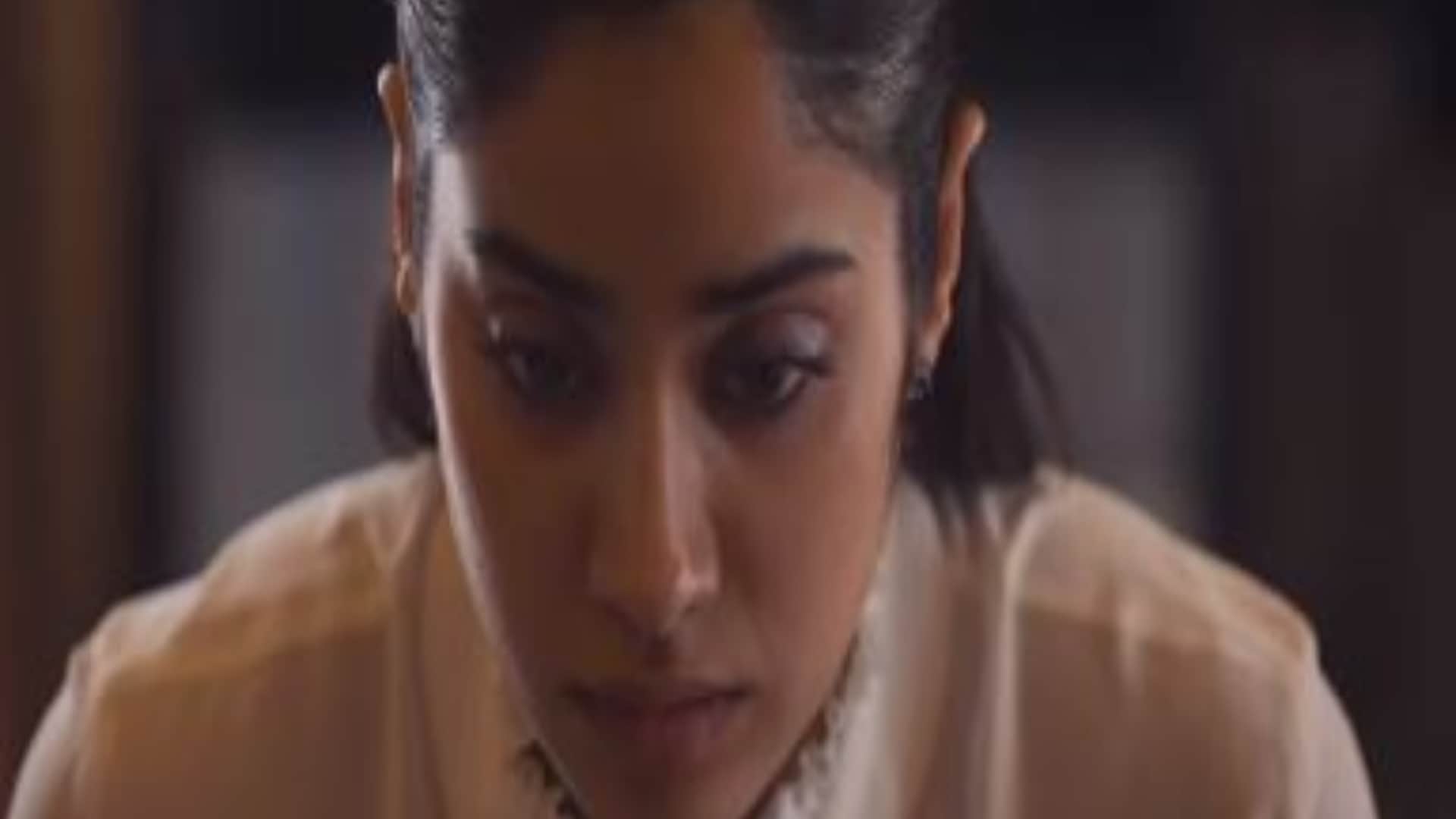 Ulajh New Poster out Janhvi Kapoor ready to compete with Ajay Devgan fans got excited