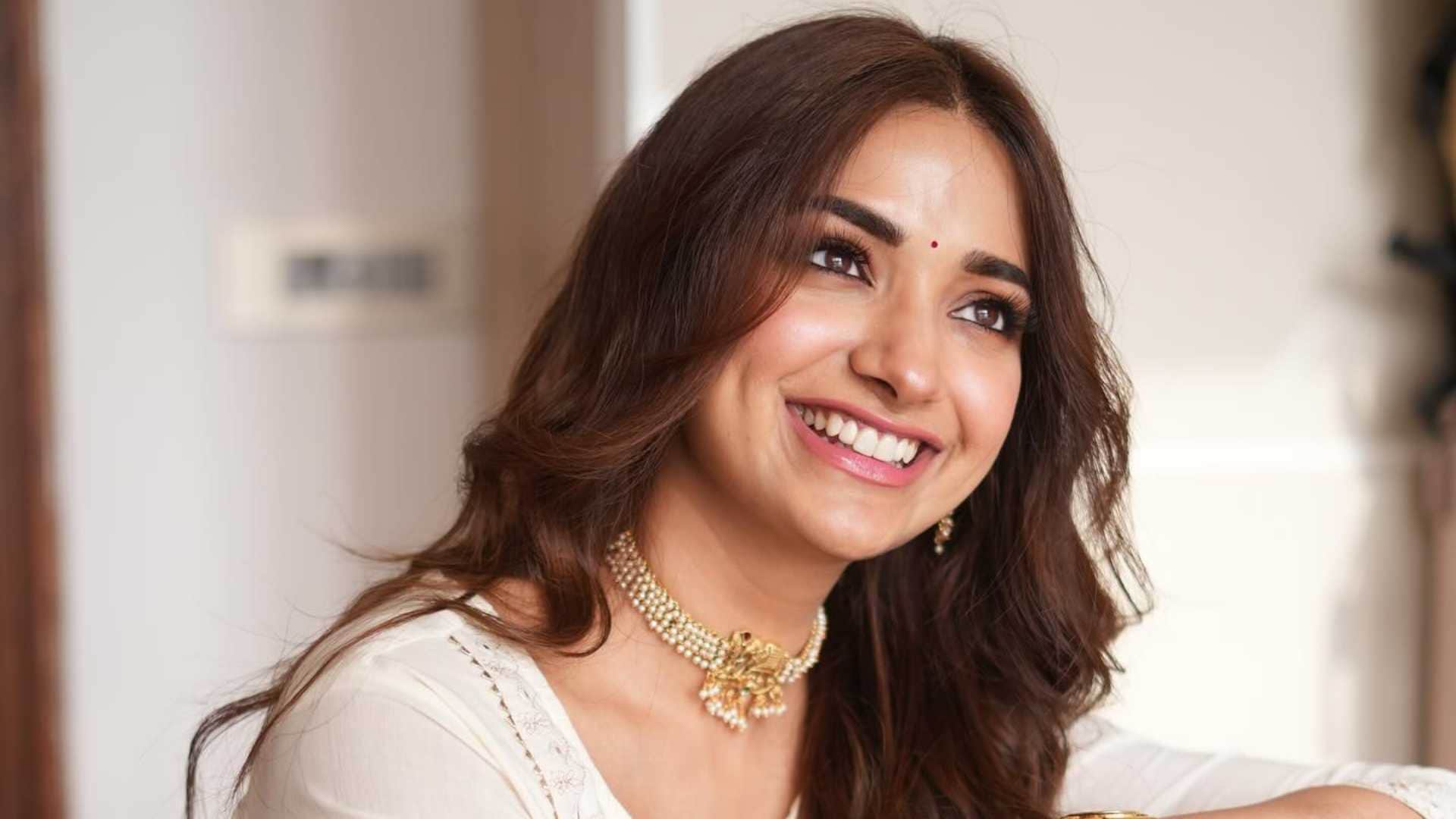 Former Bigg Boss contestant Jiya Shankar is struggling with mental health said this too will pass