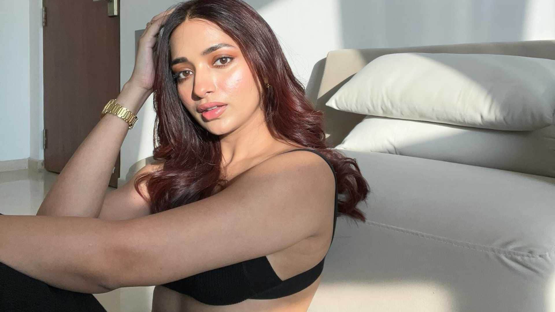 Former Bigg Boss contestant Jiya Shankar is struggling with mental health said this too will pass