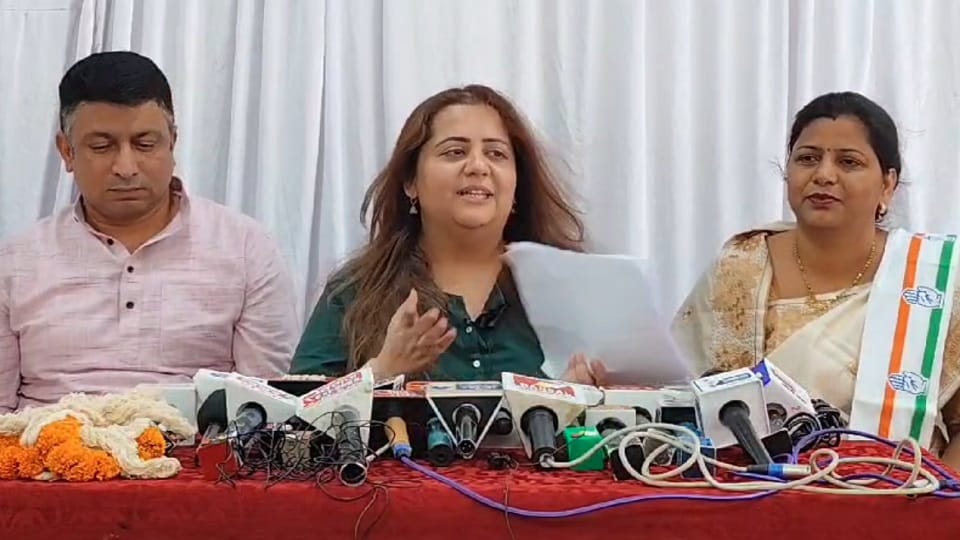 कांग्रेस प्रवक्ता राधिका खेड़ा