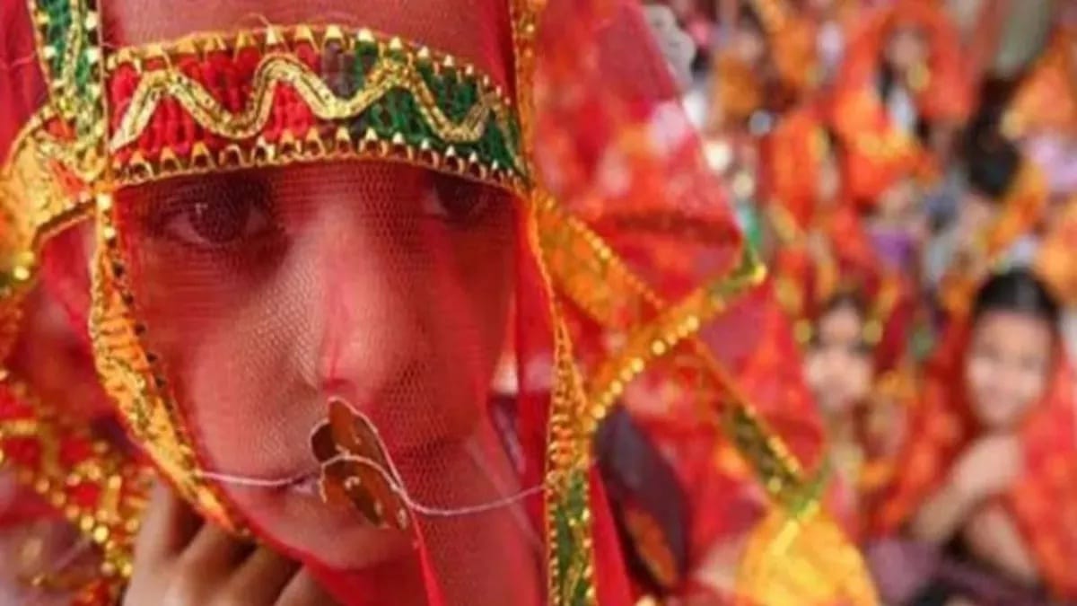 Seventh class student called child helpline, said Papa wants to get married, please stop
