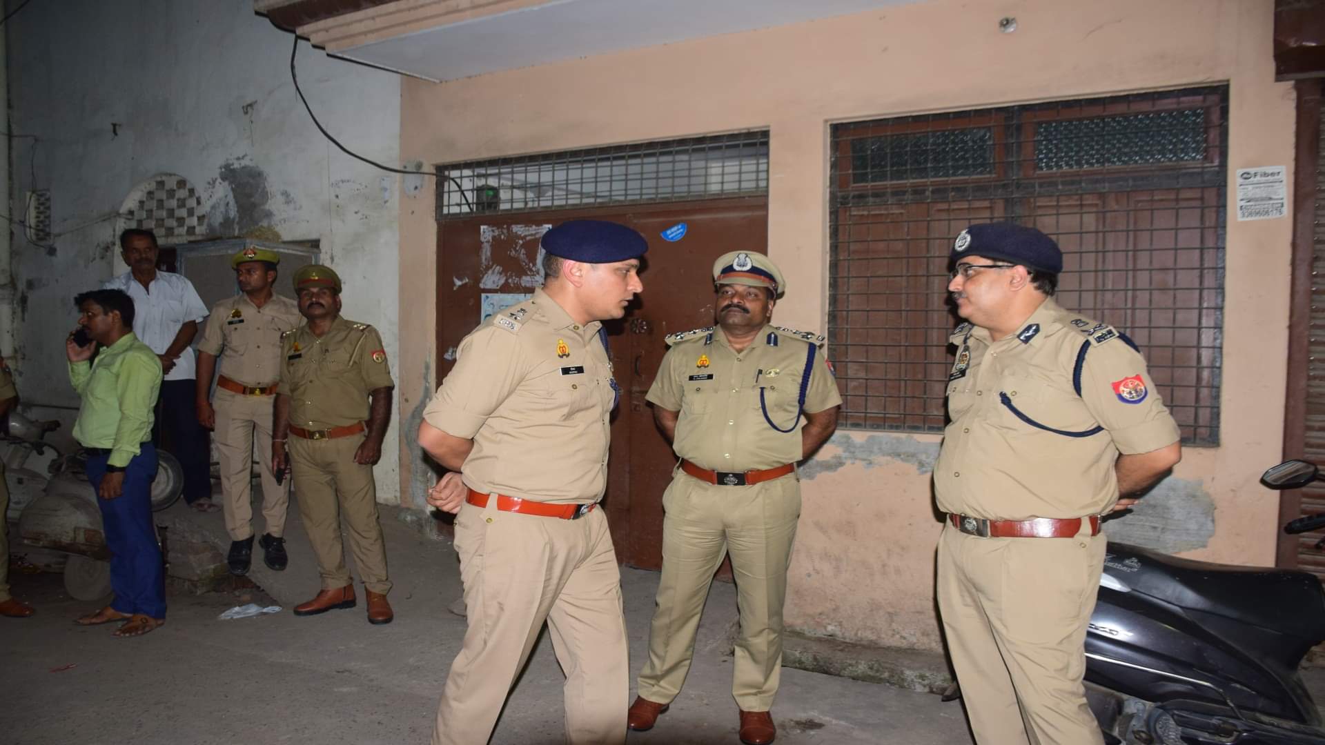 Both had committed suicide in Prayagraj female constable had consumed poison constable hanged herself