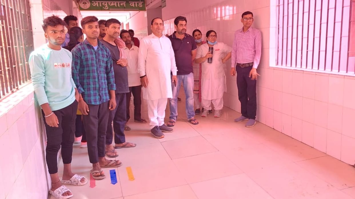 Snake found near Ayushman Ward in Varanasi District Hospital
