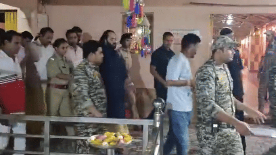 Anant Ambani reached Pitambara Peeth