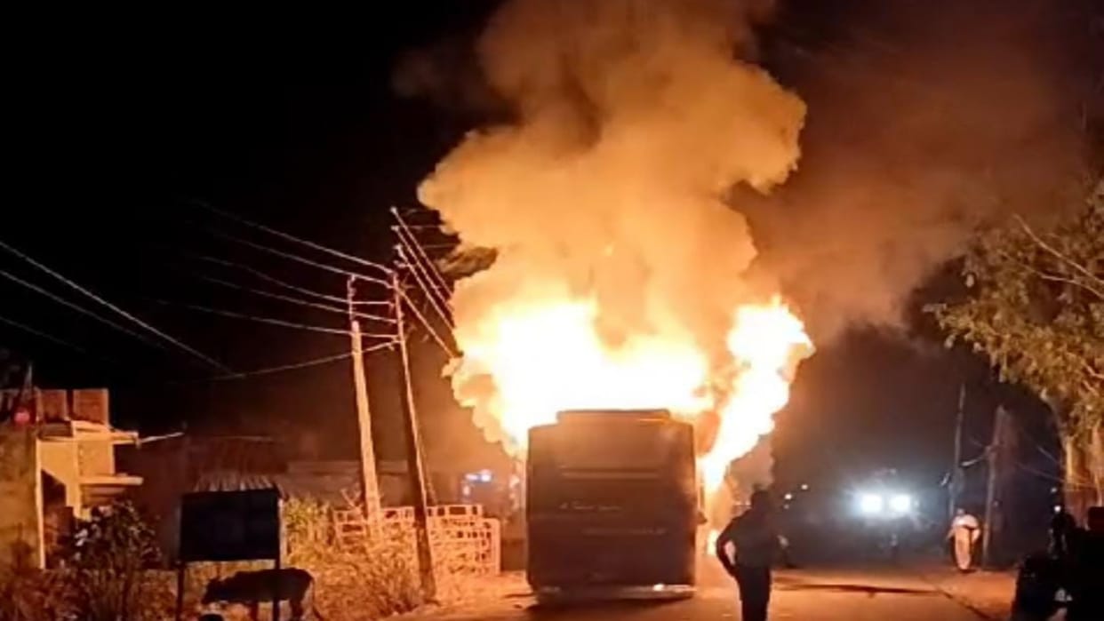 Shahdol Fire broke out in a moving bus accident occurred near Gohparu Forest Barrier