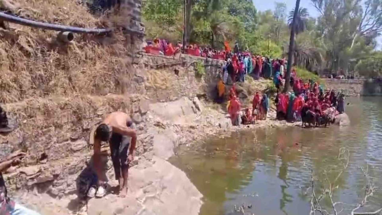 Sirohi: 4 people injured after feet slipped during immersion of ashes in Mount Abu Nakkilake