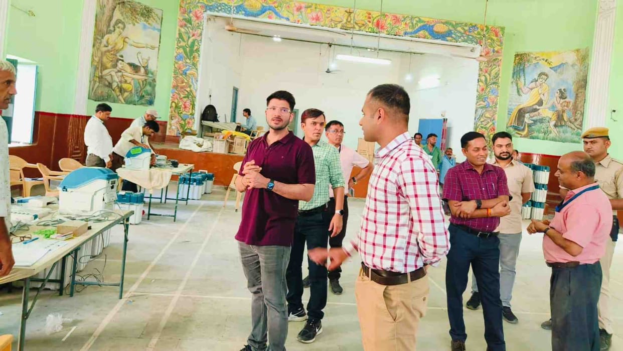 Sirohi: Observers inspected the strongroom on the last day of election campaign.