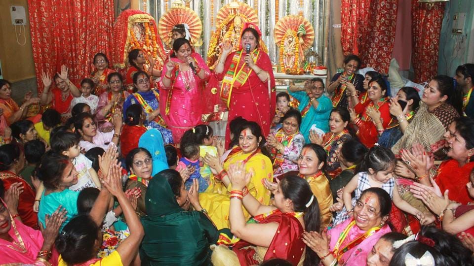 Chaitra Navratri Puja: Navami, took blessings by celebrating girl, devotees reached temples for darshan