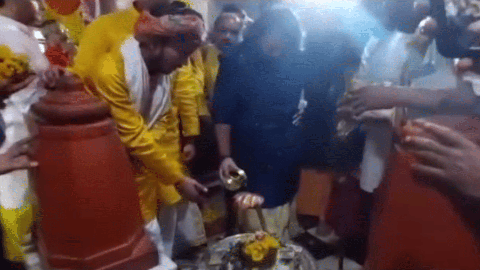 Anant Ambani reached Pitambara Peeth