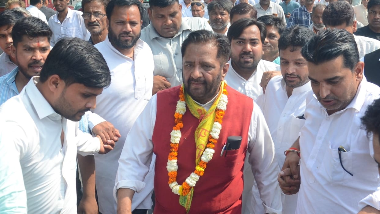 Bareilly SP candidate Praveen Singh Aron has two pens worth Rs four lakh