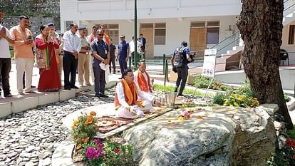 CM Pushkar Singh Dhami took blessings of Baba Neem Karoli