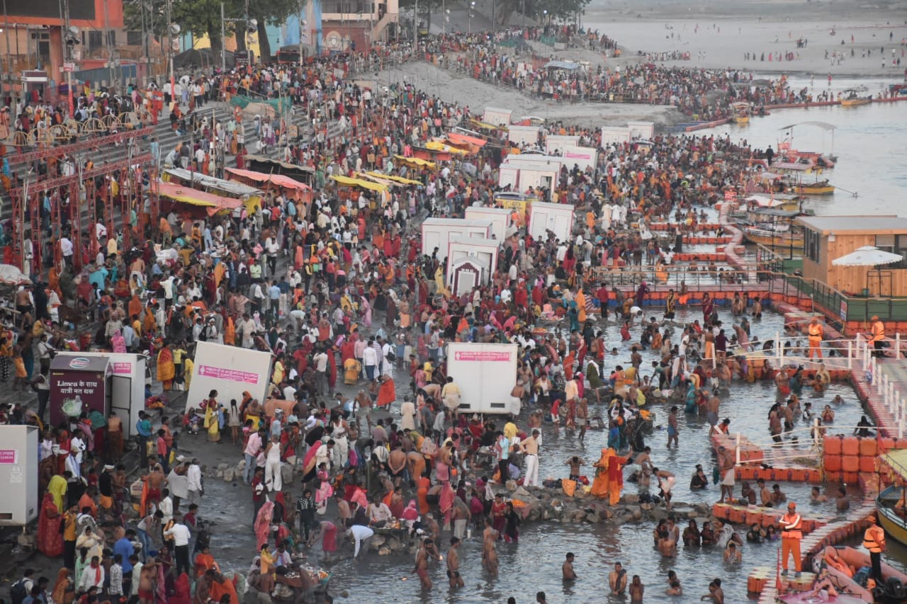 Ram Navami Celebration in Ayodhya Photos: Crowd Of Thousands Of People At Ram Temple, Hanuman Garhi