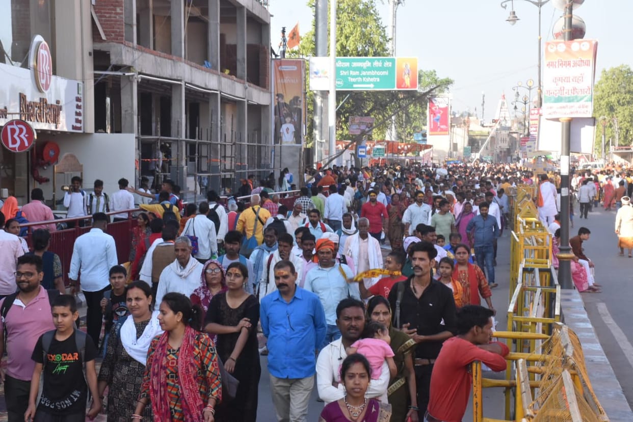 Ram Navami Celebration in Ayodhya Photos: Crowd Of Thousands Of People At Ram Temple, Hanuman Garhi