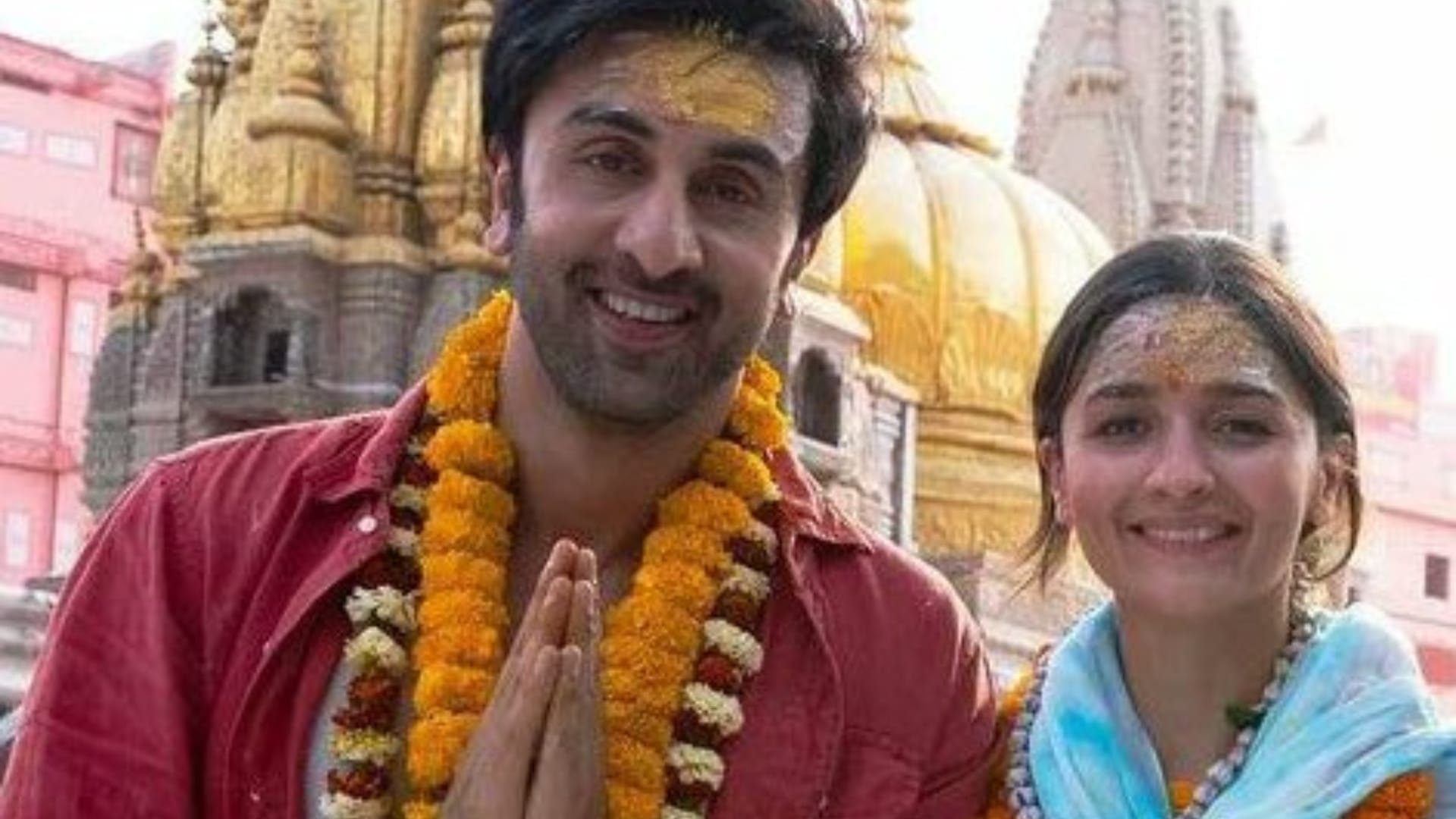 Bollywood Celebrities visited kashi vishwanath dham temple for film success Ranveer Singh Kriti Akshay Shilpa