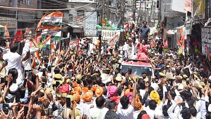 Road show: Priyanka Gandhi stops speech during Namaz in Saharanpur and see photos